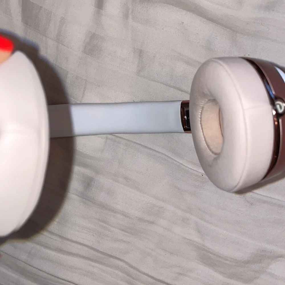 Beats solo 3 wireless special edition rose gold headphones •READ DESCRIPTION• - Picture 6 of 16
